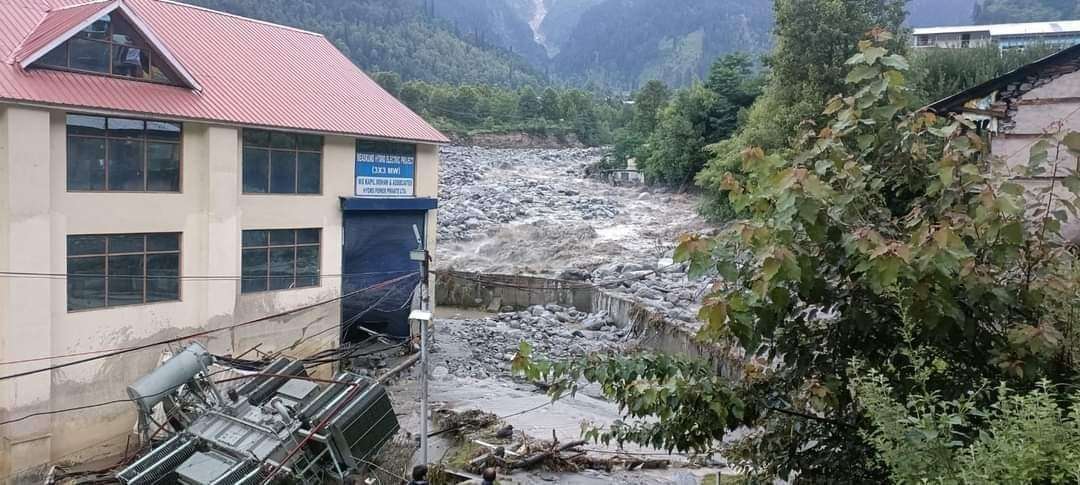 अंजनी महादेव में फटा बादल 7