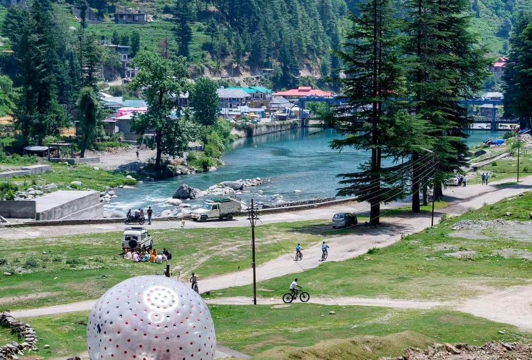 Barot Valley Himachal: जानिए कर्नल बैंटी के सपनों के गांव की अनदेखी दास्तान