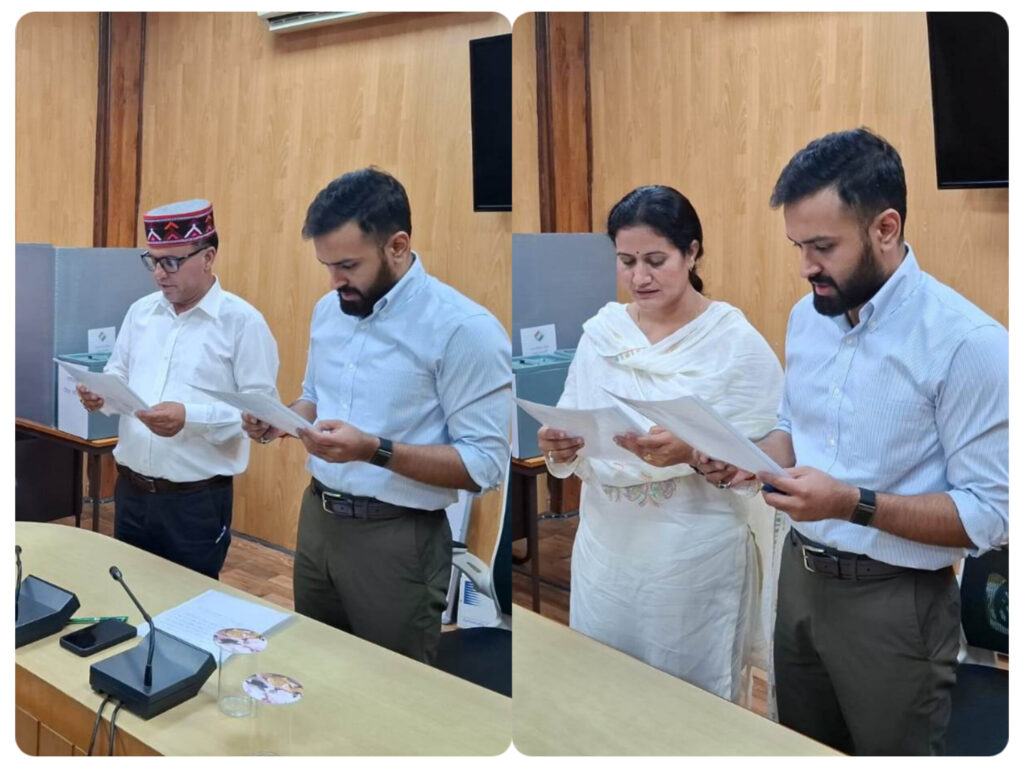 Kullu Zila Parishad: ठाकुर दास अध्यक्ष और नीना निर्विरोध उपाध्यक्ष निर्वाचित कुल्लू जिला परिषद अध्यक्ष ठाकुर दास और उपाध्यक्ष नीना का शपथ ग्रहण समारोह।